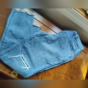 Gap Girlfriend fit raw hem jeans